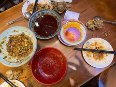 -爆炸头阿姨小四川正宗川味小吃(无任何分店)