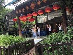 -青青世界