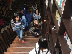 -钟书阁(松江泰晤士小镇店)