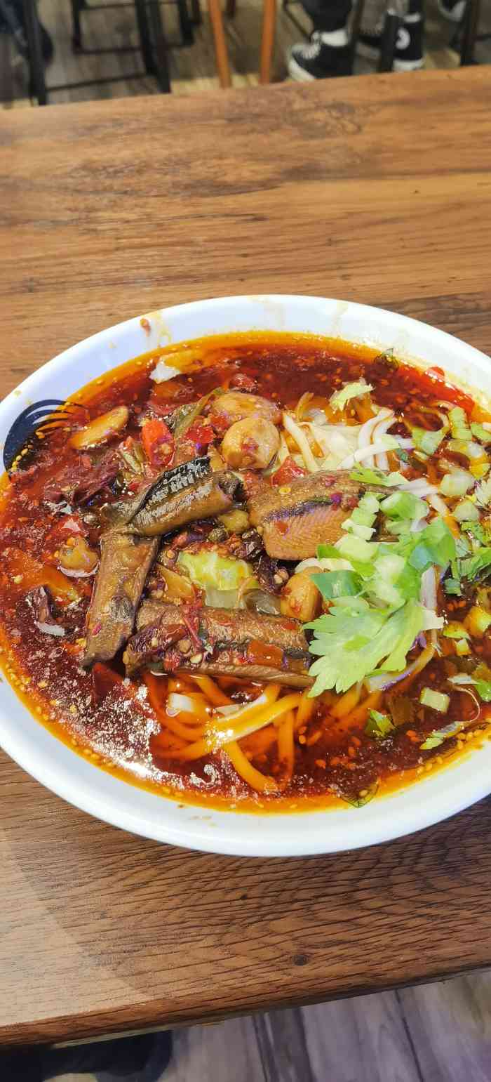 十一街幺鸡成都担担面(悠方店)-"这家面很奇怪叫素椒杂酱担担面?