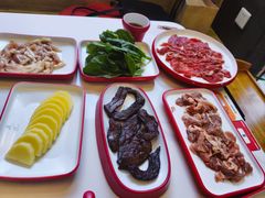 -毛辣果·贵州红酸汤牛肉火锅(西单店)