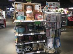 -中百仓储超市有限公司(越秀星汇维港店)