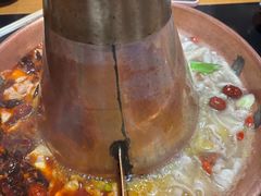 -果松木炭酸菜铜火锅·外婆参鸡汤