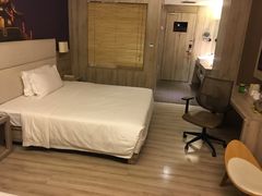 -西安大雁塔科技大学地铁站亚朵酒店