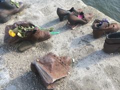 -多瑙河畔鞋履雕塑