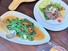 -Chom Cafe and Restaurant