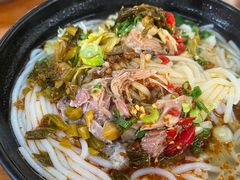 -鸿浩扒猪脚米线