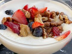 野莓核桃蜂蜜希腊酸奶-The Rug Cafe(王府中环店)