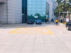 场地-百联南桥购物中心-停车场