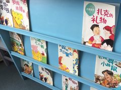 -漕河泾街道图书馆(漕河泾社区文化活动中心店)