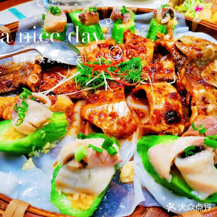 分量超足，吃到扶墙。店铺位于洪湖公园附近