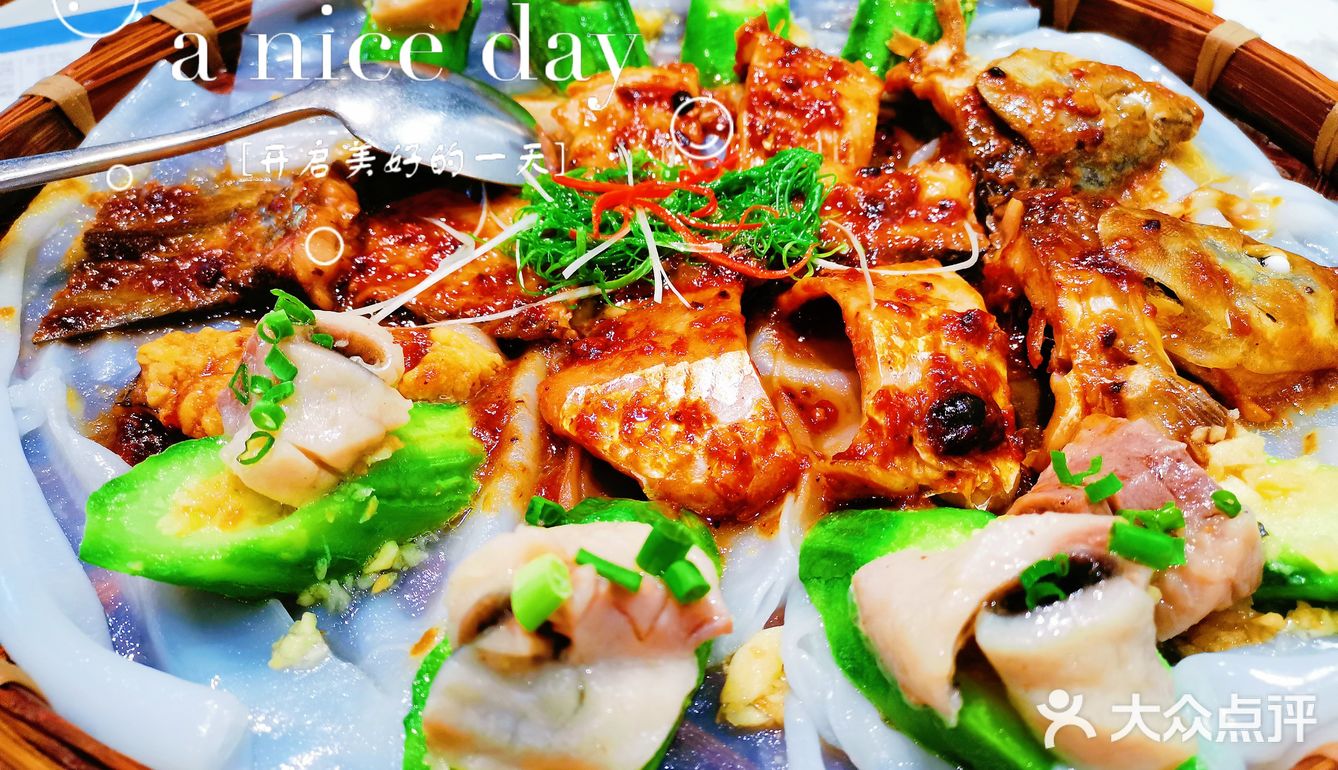 分量超足，吃到扶墙。店铺位于洪湖公园附近