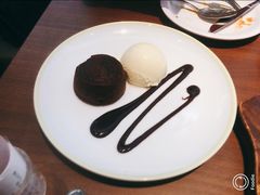 巧克力熔岩蛋糕配香草冰淇淋-萨莉亚意式餐厅(杭州西溪龙湖天街店)