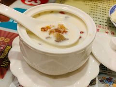 冰糖雪耳桃胶奶-广信牛奶甜品世家(台东店)