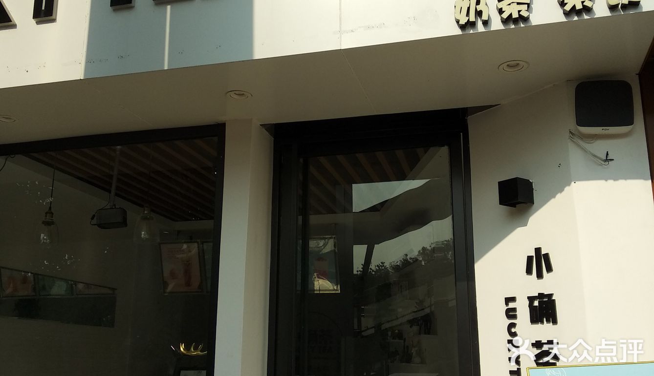 座位附近都有充电口，这里环境不错