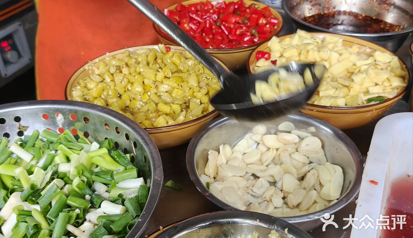 地道小碗辣炒面尝鲜