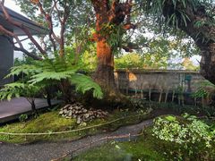 -Chom Cafe and Restaurant