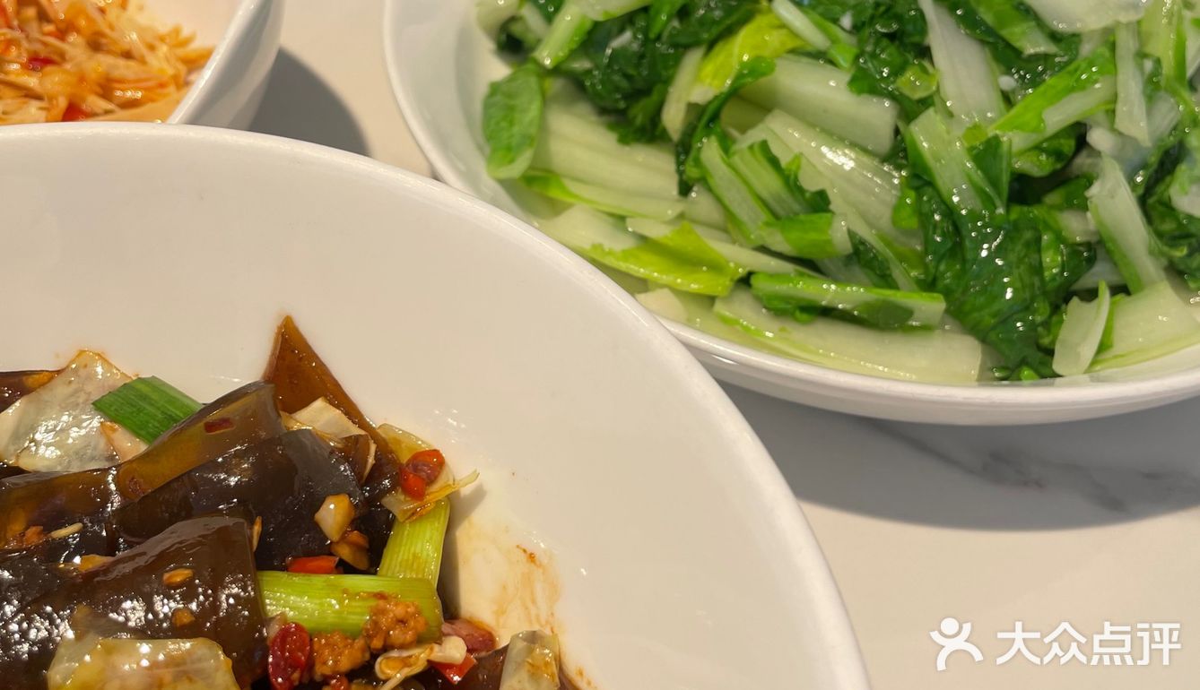 两个人吃足够了 鱼肉+蛙肉 鱼肉很嫩 牛蛙是炸过再煮的