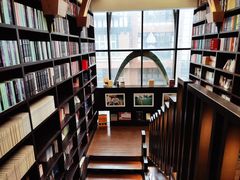 -钟书阁(松江泰晤士小镇店)