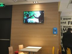 等位区-麦当劳(长泰商业广场店)