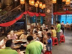 -帅巴人舅母子腊蹄民俗村