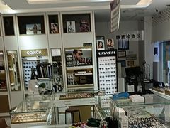 -美式眼镜·授权蔡司.依视路.尼康.豪雅.明月(人民广场店)
