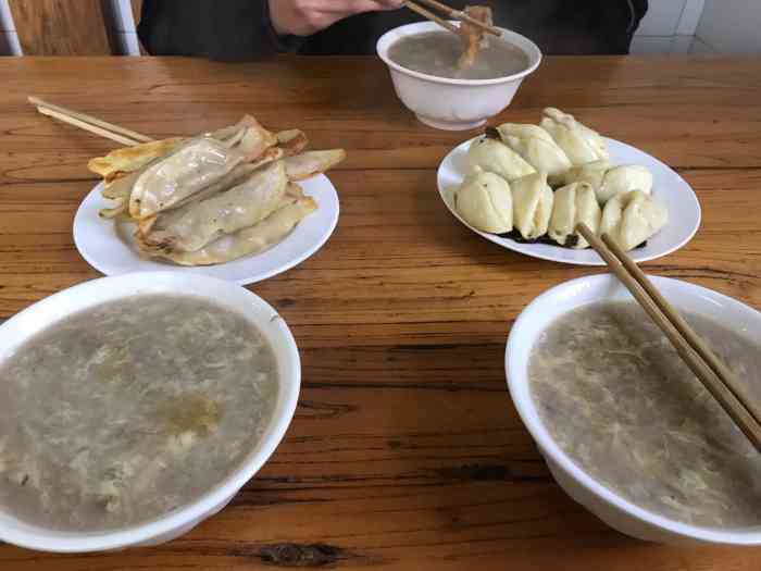 打分 儿子是最喜欢喝马市街的sha汤,清晨一碗sha汤,一份锅贴和肉煎包
