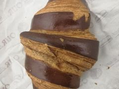 巧克力香蕉羊角包-OUR Bakery(三里屯太古里店)