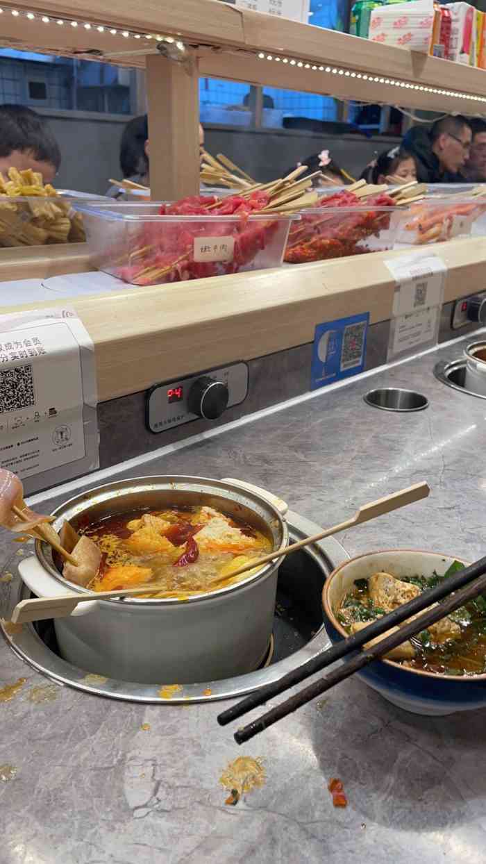 一人食记回转小火锅(万象城店)-"孩子特别好奇→_→,说一定要来打卡.