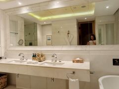 -苏州金鸡湖中茵皇冠假日酒店