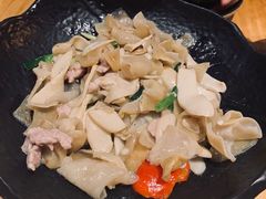 杏鲍菇竹耳爽肉片-十三式重庆江湖菜(金茂览秀城店)
