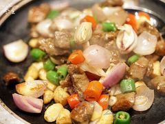 石板葱蒜爆羊肩-运·中餐厅(成都华尔道夫酒店)