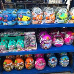 -逝水玩具折扣店