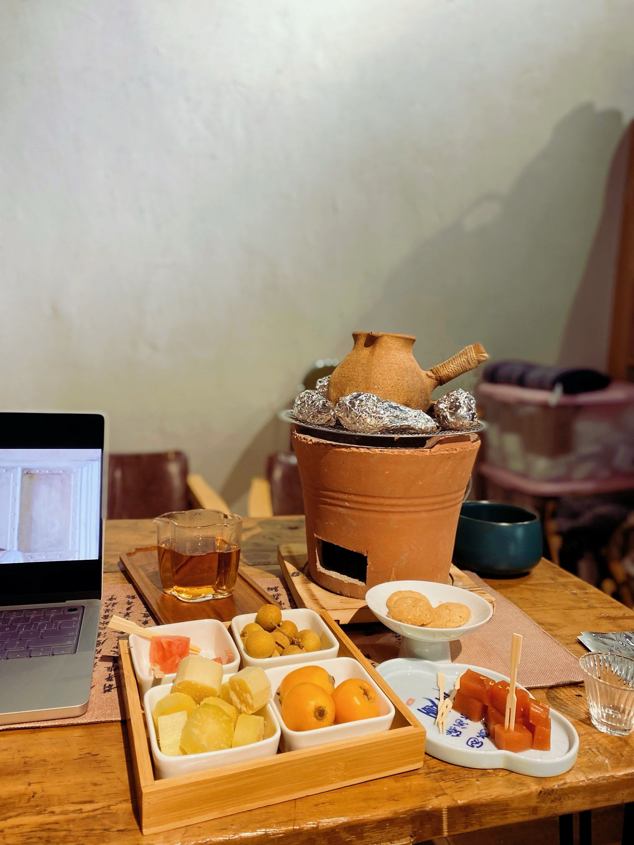 人民公园
「木言生活·朝茶暮酒」也是个很好的去处
谈工作,摆