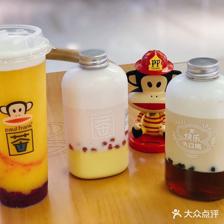 上层是现打的芒果汁，加上顶层清甜的奶盖