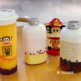 上层是现打的芒果汁，加上顶层清甜的奶盖