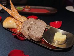 Bread面包-wann lounge 低温慢煮牛排·清吧