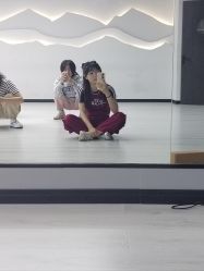 -单色舞蹈