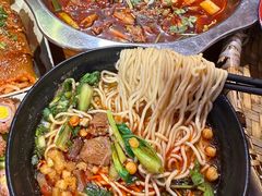 -爆炸头阿姨小四川正宗川味小吃(无任何分店)