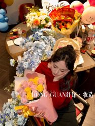 -红馆妆造(中央大街店)