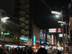 -六合夜市