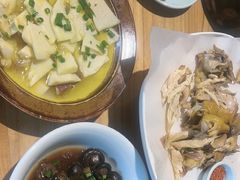 -头上红煨盐鸡·非遗院子餐厅