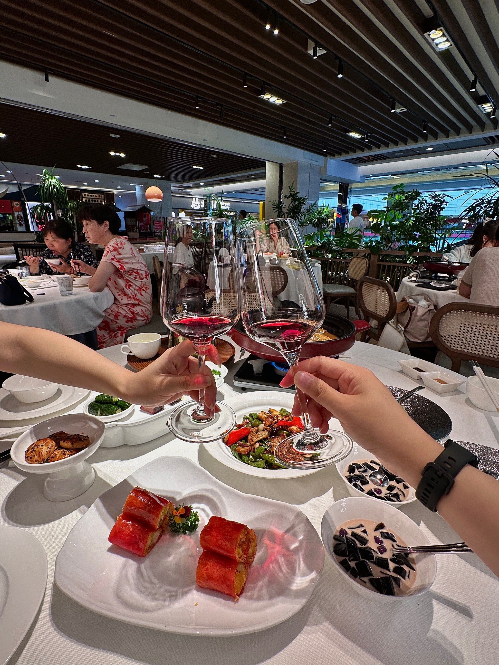 武大旁边!学生党约会也能花小钱装大杯!