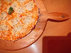 欧式混合pizza-Lia Cafe Bar Restaurant松山咖啡屋