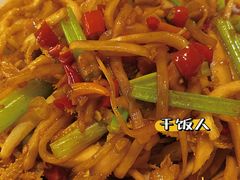 酸萝卜炒牛百叶-何氏排骨(左家塘店)