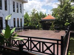 -Neary Khmer Restaurant