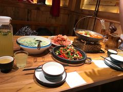 -老滇山寨•云南特色菜•地方菜•民族风情歌舞表演(金碧店)