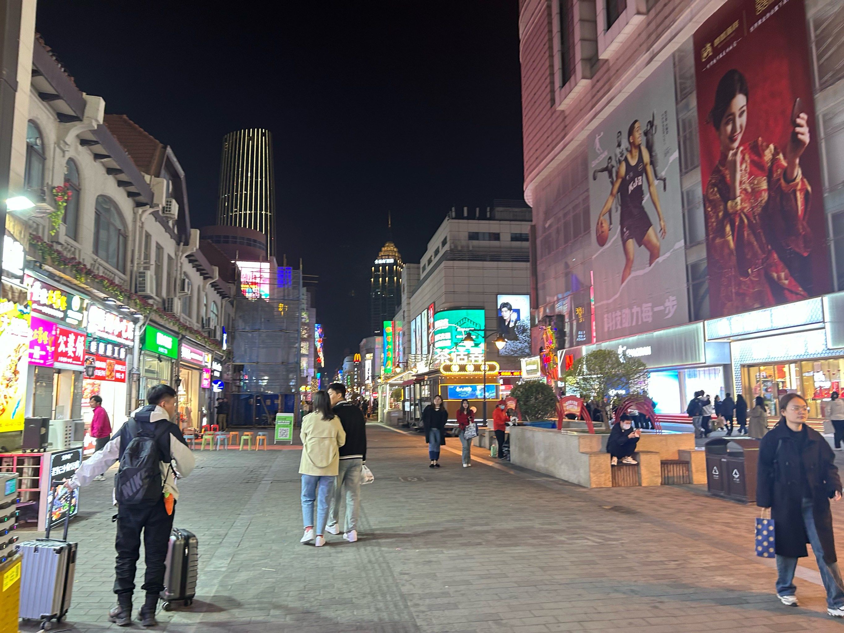 热闹的天津夜景