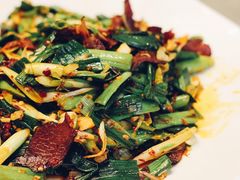 腊肉炒大蒜-四海酒家生态粤菜