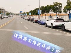 -奥特莱斯停车场